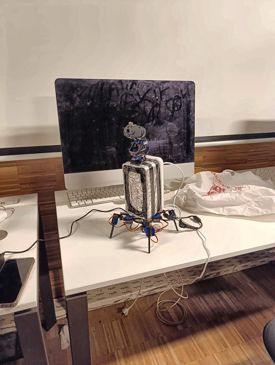 Dört ayaklı robotta görsel hedef takibi