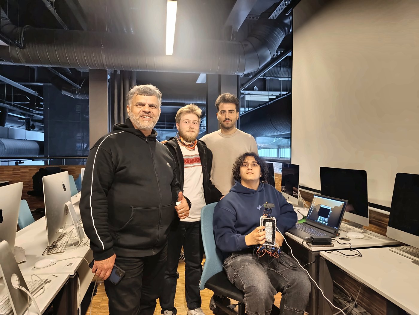 Dört ayaklı robotta görsel hedef takibi